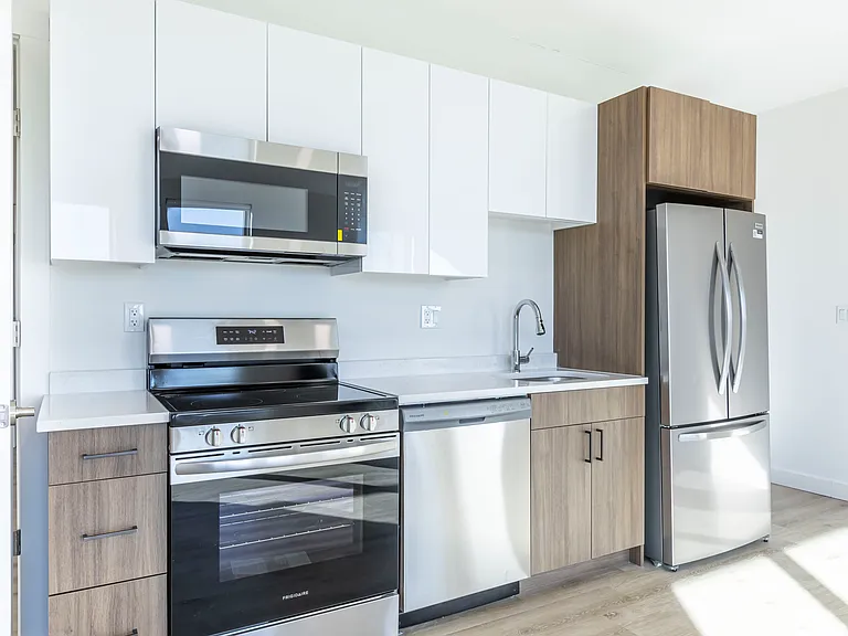 Skyline Apartments — Photo 69