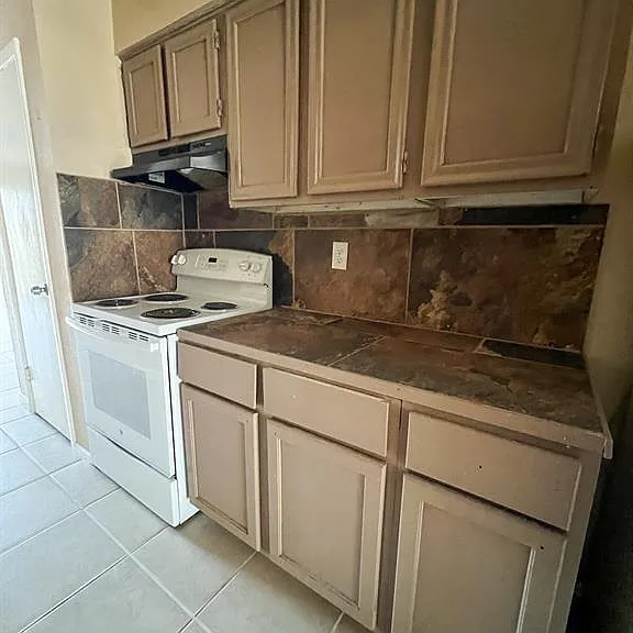6736 W Fuqua Dr — Photo 6