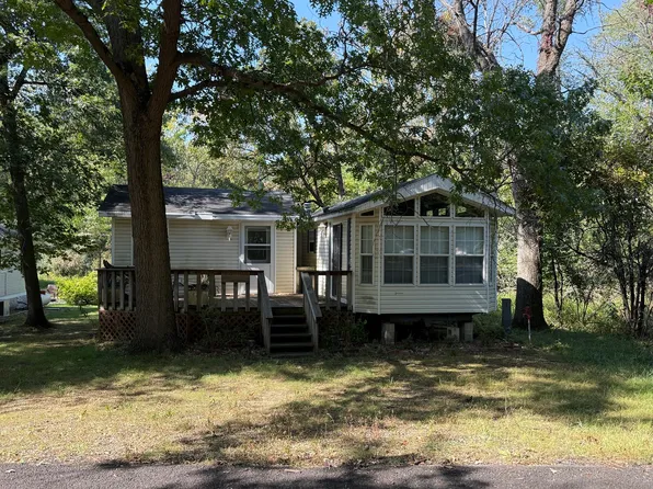 17-44 Woodhaven Dr E, Sublette, IL 61367