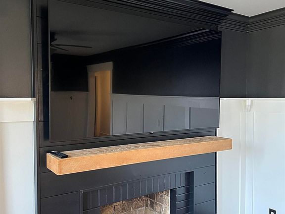 5th image of 321 Hoffman St