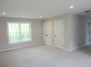 5 Rivercliff Ln, Enfield, CT 06082