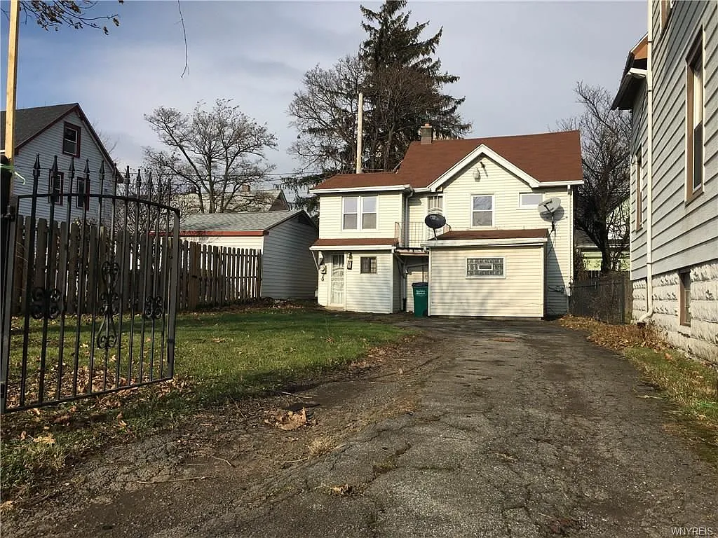 12 Warwick Ave photo 1