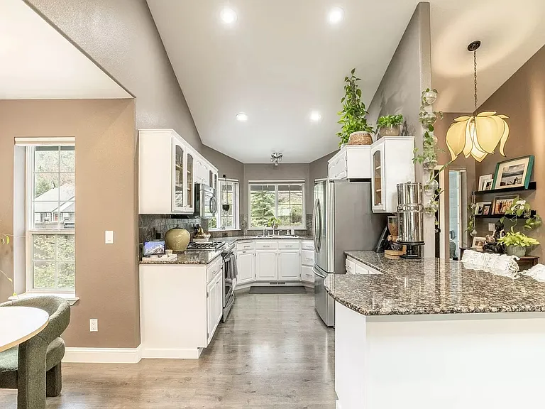 2831 N White Pines Dr — Photo 17