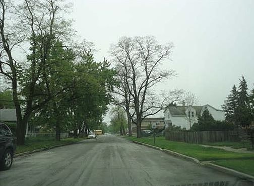 5th image of 15811 Lathrop Ave