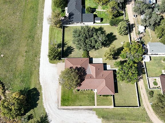 4th image of 210 SE Seminole Ave