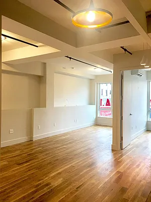 Rented by Manhattan Management LLC | media 77