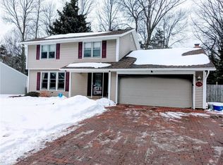 570 Vintage Ln, Rochester, NY 14615