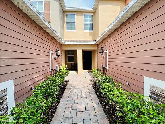 4th image of 1241 Priory Cir