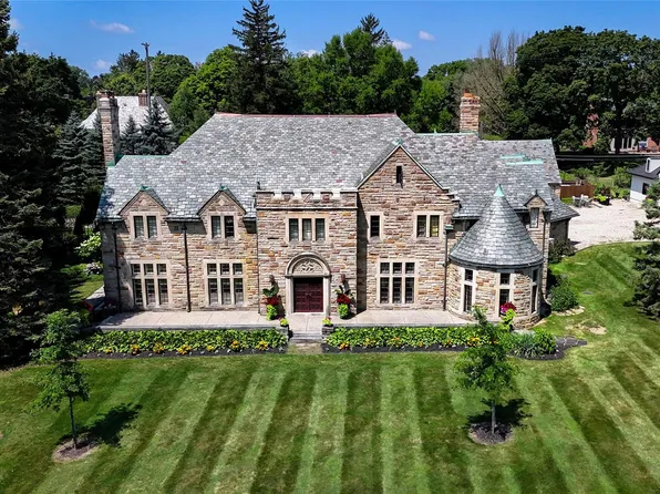 2630 Parkside Dr, Flint, MI 48503