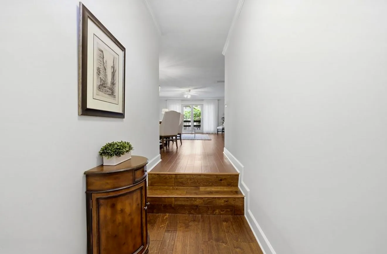 3 bed, 1406 sqft, $2,300 — Photo 4
