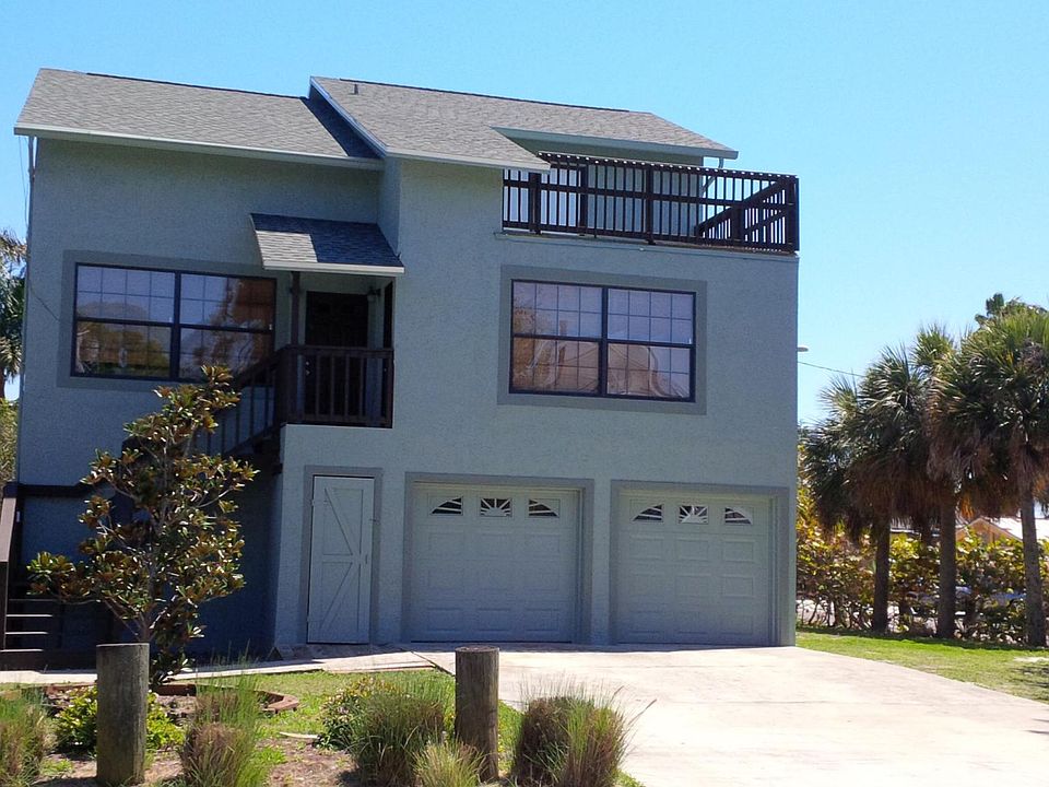 available apartment is on left side of this split duplex (shared stairway/porch). Parking left side of driveway only.