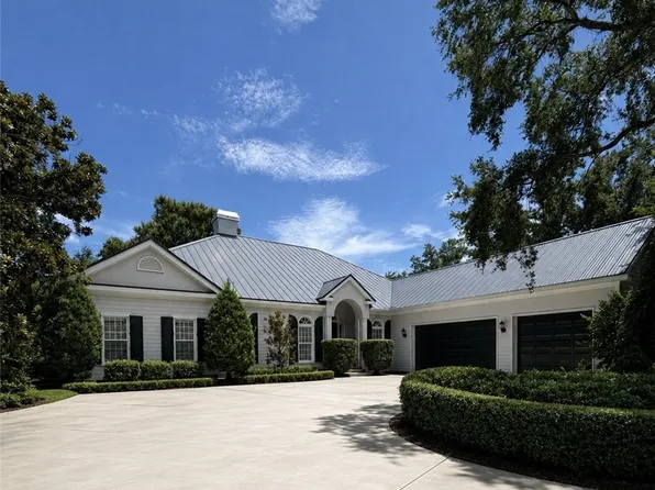 670 N Tomahawk Trl, Indian River Shores, FL 32963