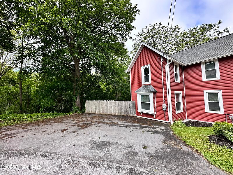3rd image of 134 Moyer Street