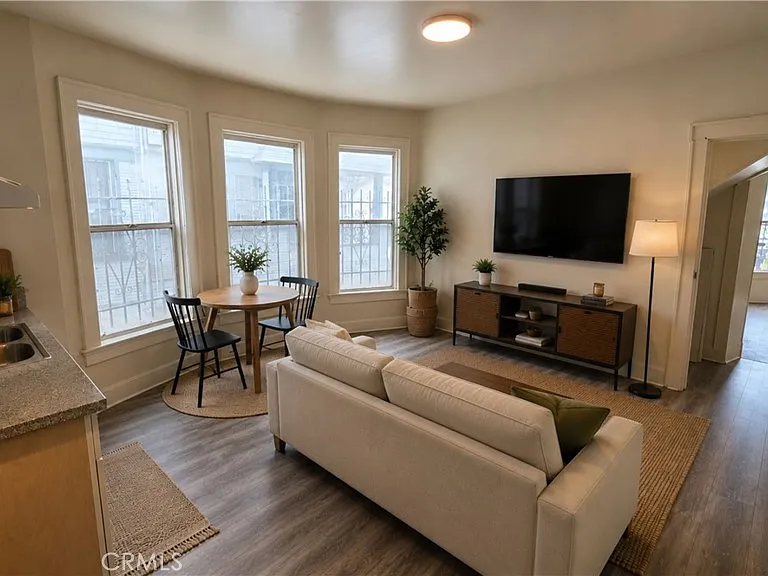 1021 W 25th St #6 — Photo 10