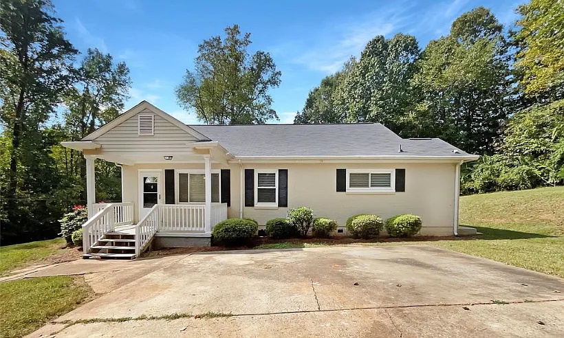 4 bed, 1951 sqft, $2,650 — Photo 2