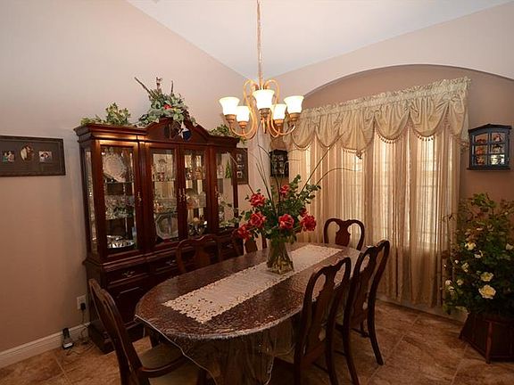 3rd image of 292 Berthoud St