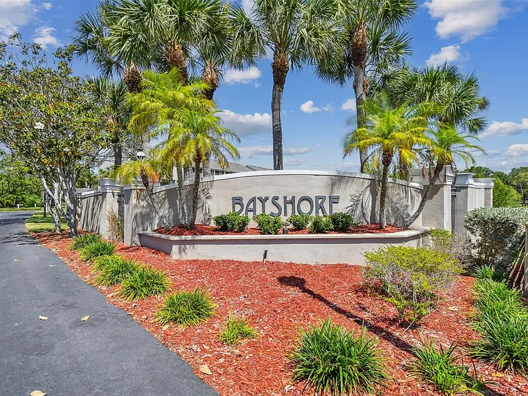 Entrance 1 from Bay Shore Blvd leading to Safety Harbor Downtown and Parks