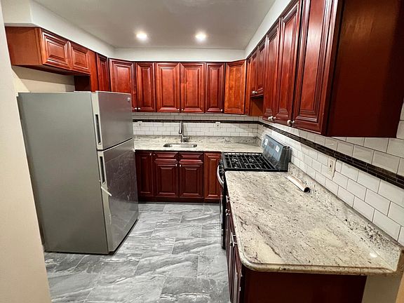 5th image of 468 Commonwealth Ave #1
