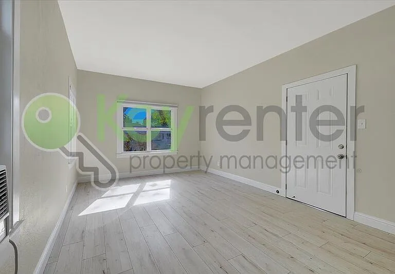 1119 Lochbrae Rd #1 — Photo 5