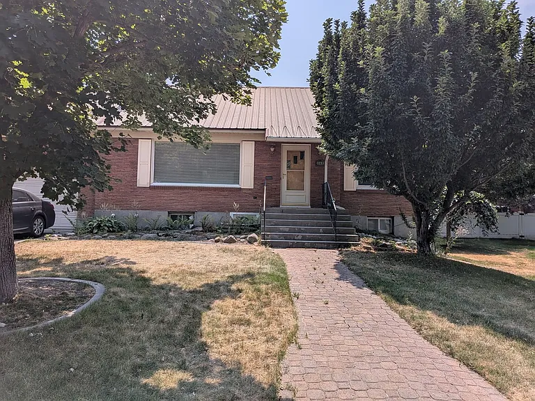 262 E 2 S — Photo 1