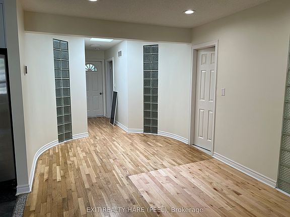 4th image of 7698 Kipling Ave