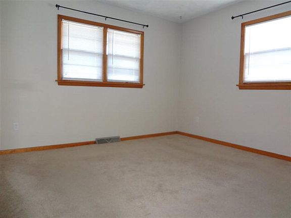 5th image of 1413 Debra Ave