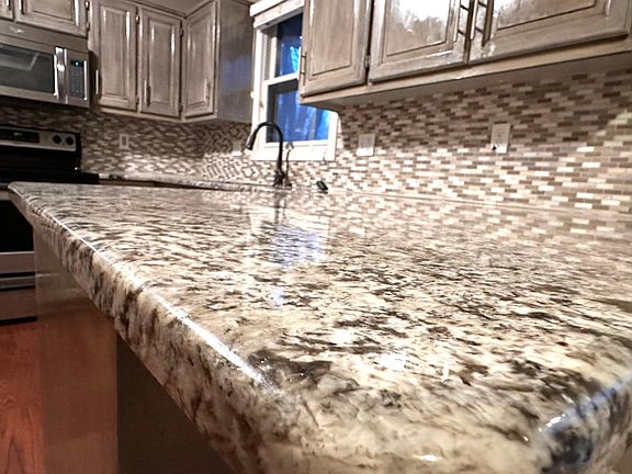 3rd image of 1429 SW Highland Dr
