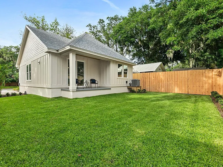 27 Fullerwood Dr — Photo 33