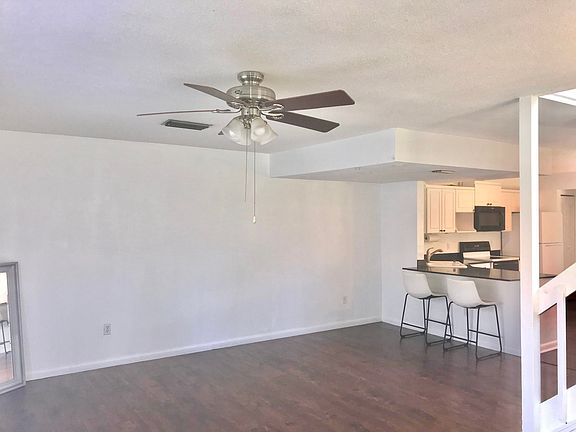 5th image of 112 Oakwood Village Cir #1