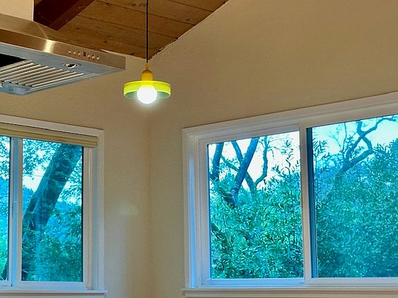 Windows in breakfast nook