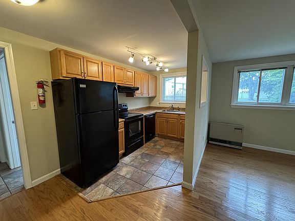 2nd image of 15 Burnham St #3