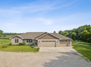 3904 Sandhill Dr, Pulaski, WI 54162