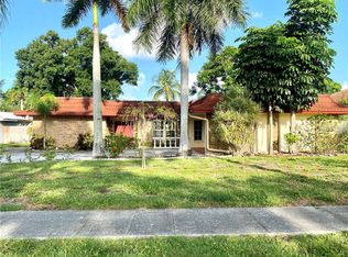 1104 Mallorca Dr, Bradenton, FL 34209