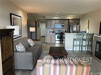1st image of 422 W Woodin Avenue #513