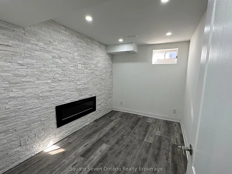 16 Napoleon Cres #LOWER LEVEL — Photo 8