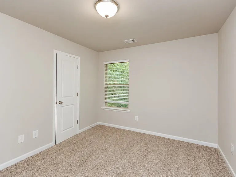 400 McGiboney Ln — Photo 13