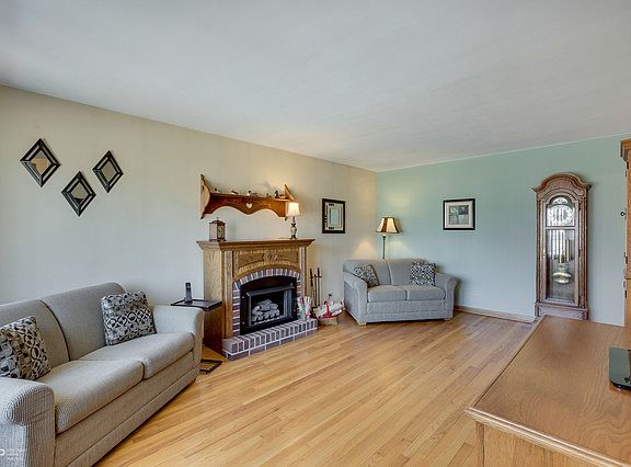 4th image of 7639 W Everell Ave