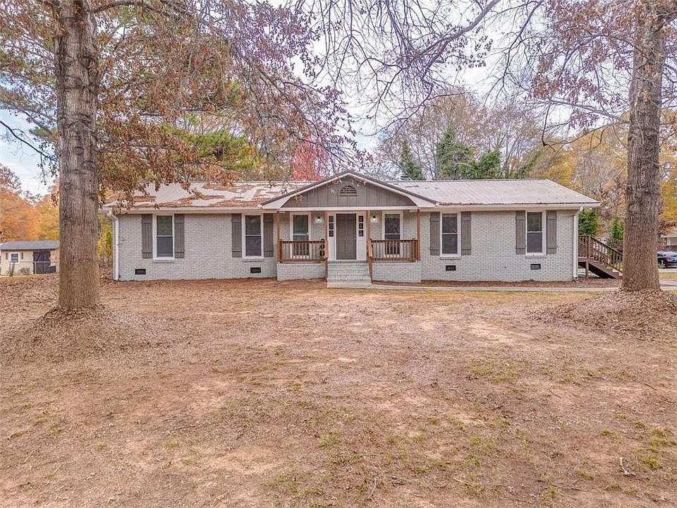 1st image of 10 Woodglen Dr