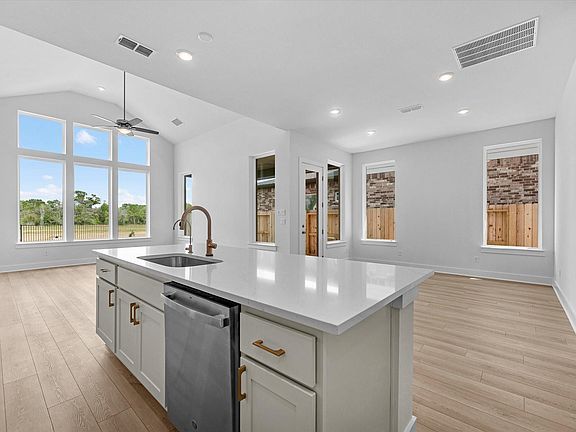 4th image of 2515 Dovetail Elm Dr