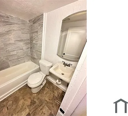 2405 Franklin St — Photo 3