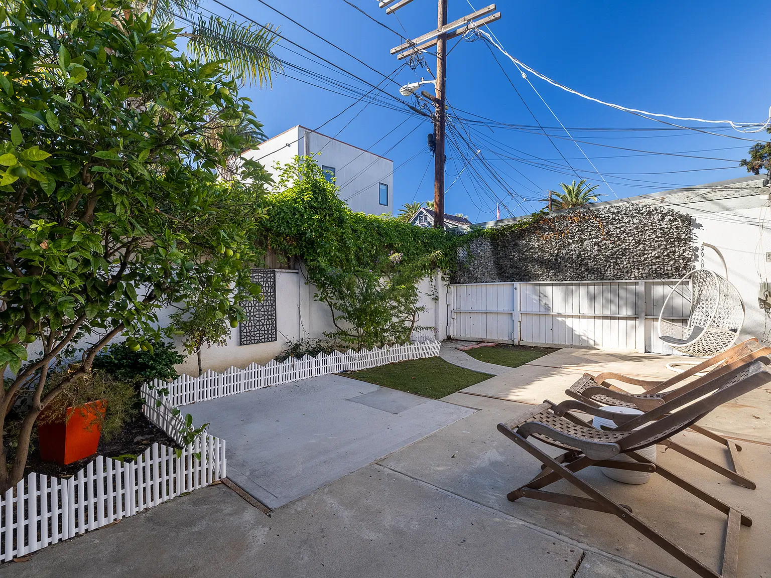 3 bed, 1.5 bath, 1068 sqft, $8,000 — Photo 4