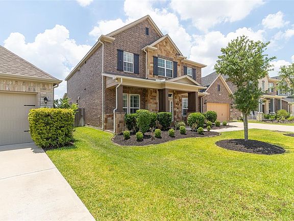 3rd image of 27015 Lindenwood Creek Ln