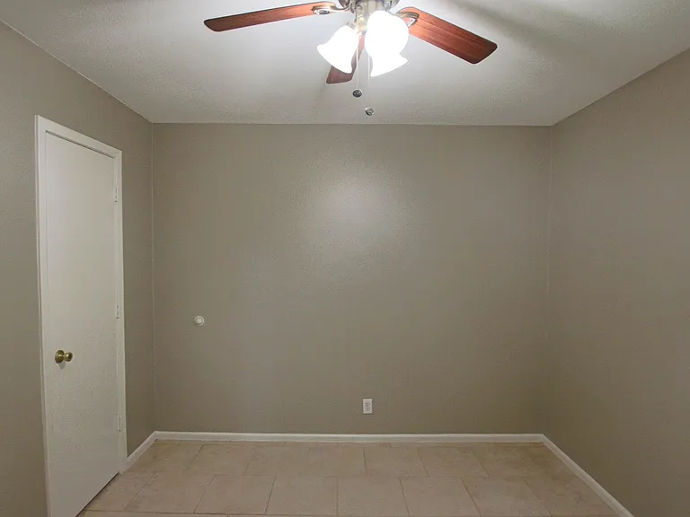 2725 Amy Ln — Photo 13