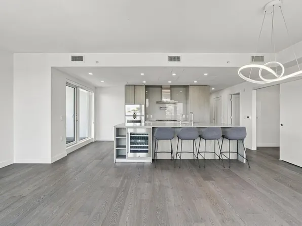 4908 Cambie St #502, Vancouver, BC V5Z 0K1