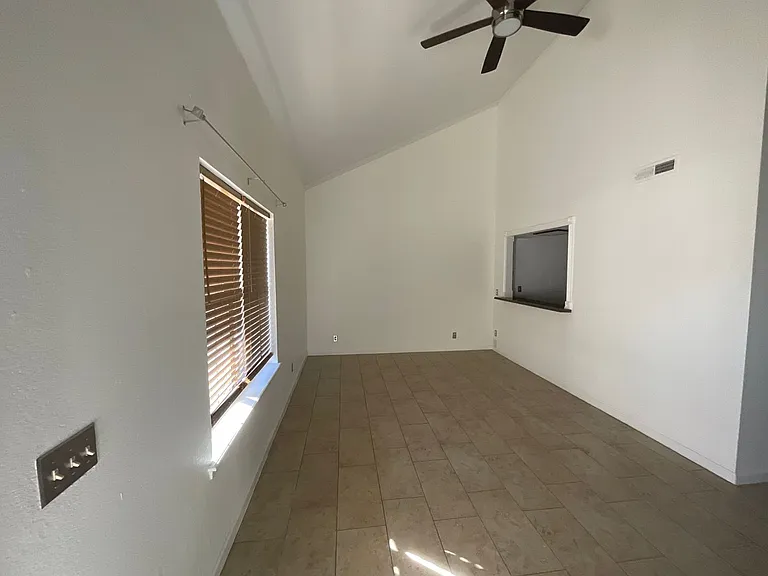 11140 Stratford Dr #12 — Photo 5