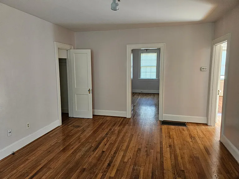 205 E 8th St SW #2 — Photo 7