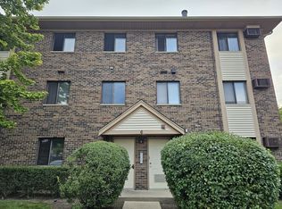 6 Parkside Ct APT 2, Vernon Hills, IL 60061