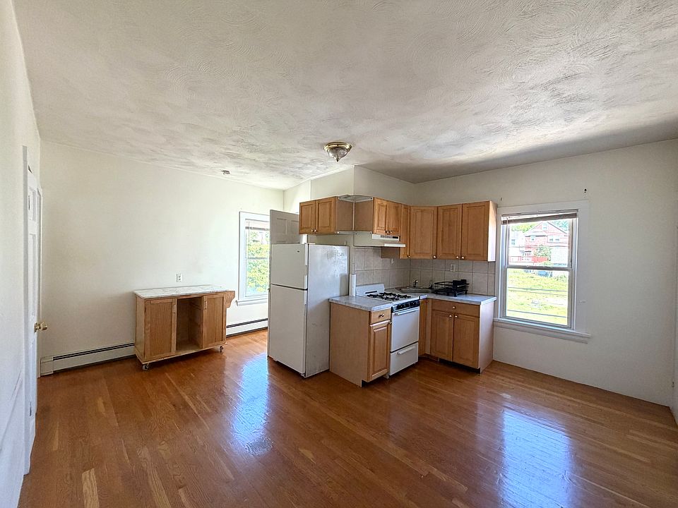 1st image of 11 Snow St #2R