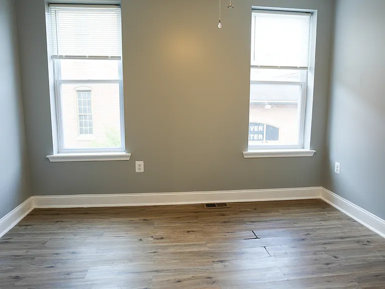 1615 N Spring St — Photo 11