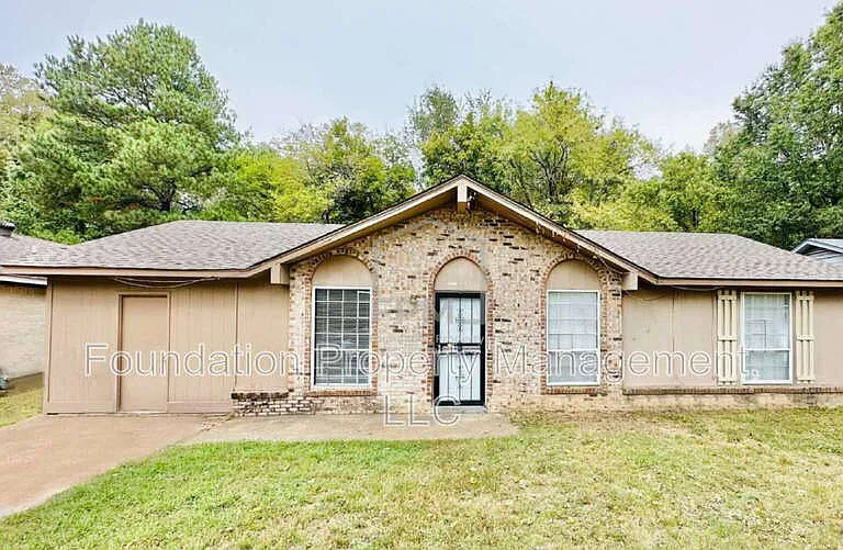 3366 Lone Rock Dr — Photo 1